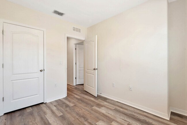 Building Photo - 8 Bella Oaks Dr