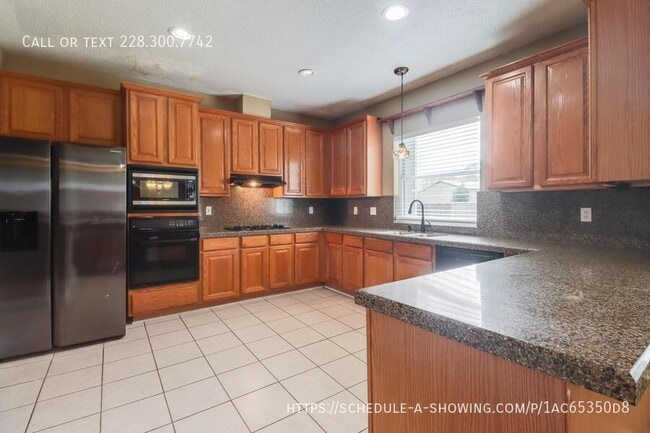 Building Photo - 2073 Stone Bridge Dr