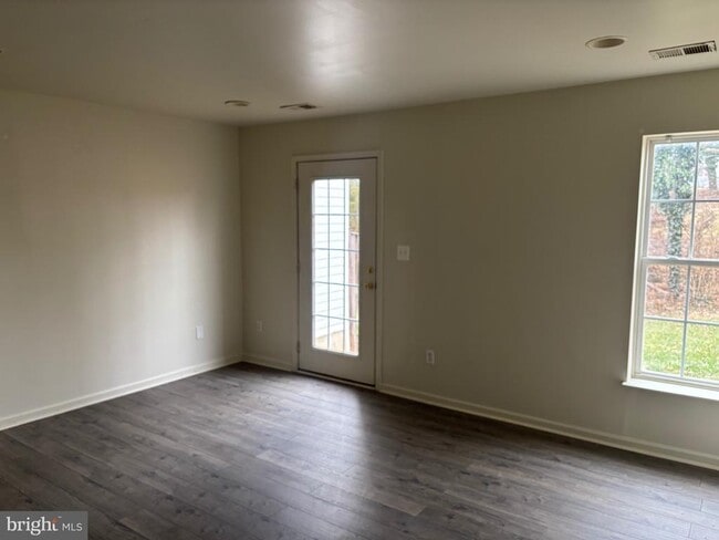 Building Photo - 610 Pendleton Ln