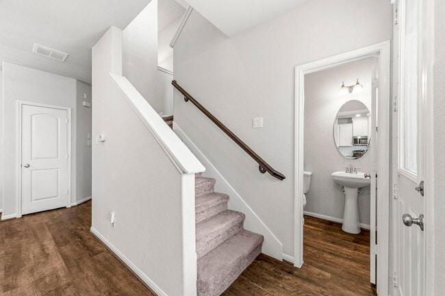 Building Photo - 5532 Evanston Ln