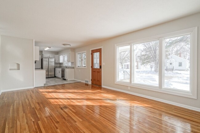 Building Photo - Recently Updated Single Family Home Available