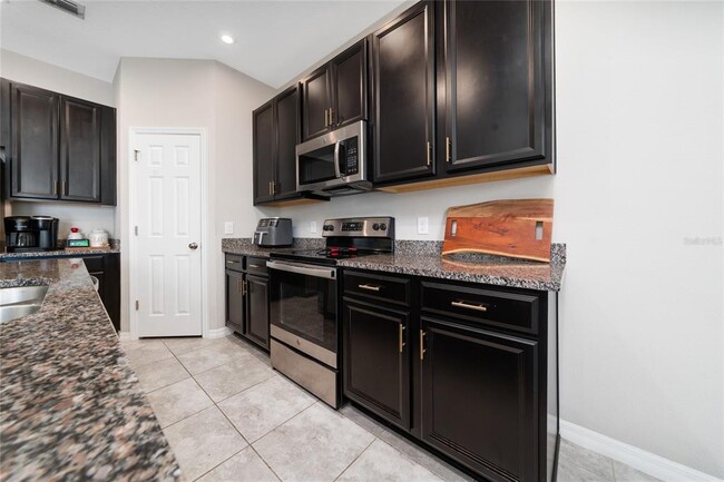 Building Photo - 10849 Wyne Tree Ct