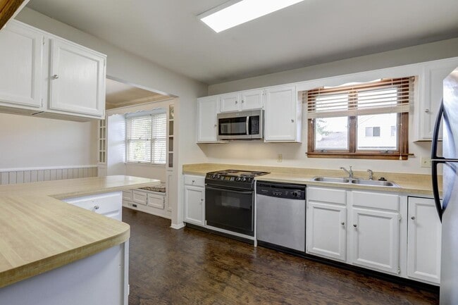 Building Photo - Split-Level Home With Fenced Yard In Quiet Residential Area