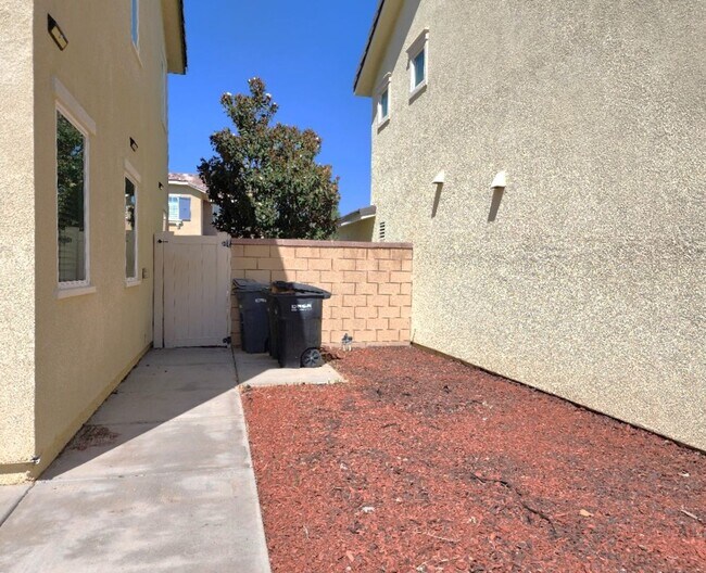 Building Photo - Canyon Hills 2 Story, 4BD, 2.5BA Lake Elsi...