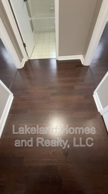 Building Photo - 5608 Lake Fox Cir