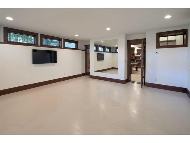 Building Photo - 2700 W Lake of the Isles Pkwy