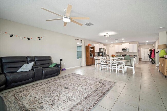 Building Photo - 5430 Blue Azure Dr
