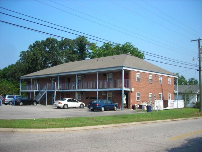 Building Photo - Hill Crest Apartments