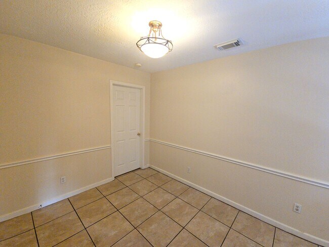 Building Photo - 409 Commerce St