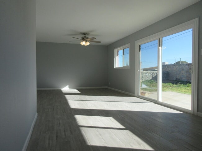 Building Photo - 3302 Zircon Dr