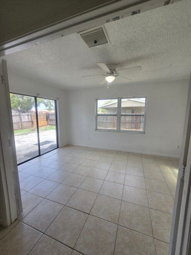 Building Photo - 9231 Antrim St