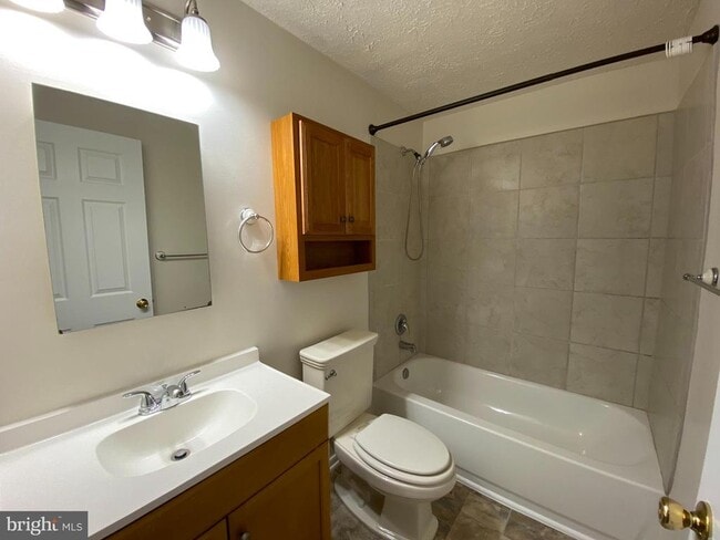 Building Photo - 117 Sandalwood Ct