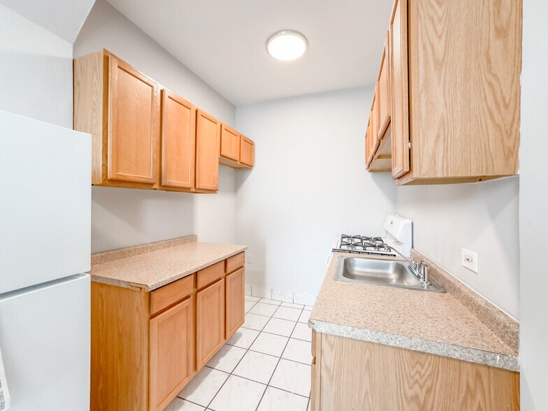 Building Photo - 4857 N Damen Ave