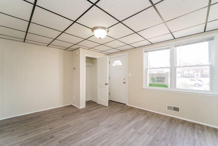 Building Photo - 1917 Searles Rd