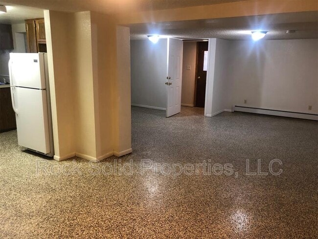Building Photo - 409 W 24th St