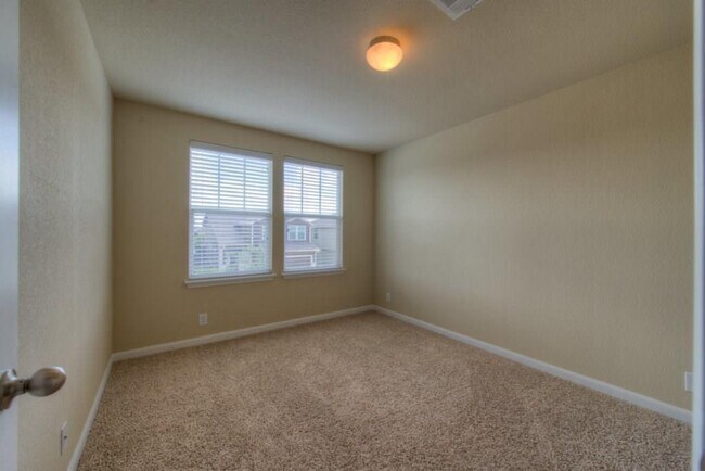 Building Photo - 8520 White Ibis Dr