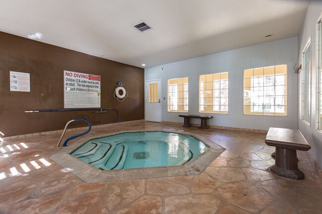Building Photo - Second story unit overlooking pool in luxu...