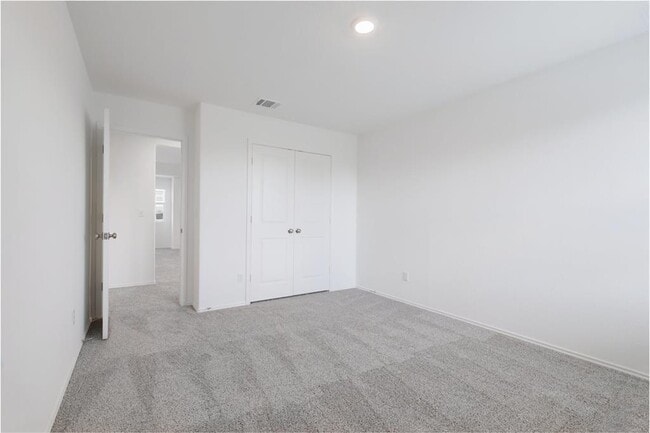 Building Photo - 323 Mineral Springs Dr
