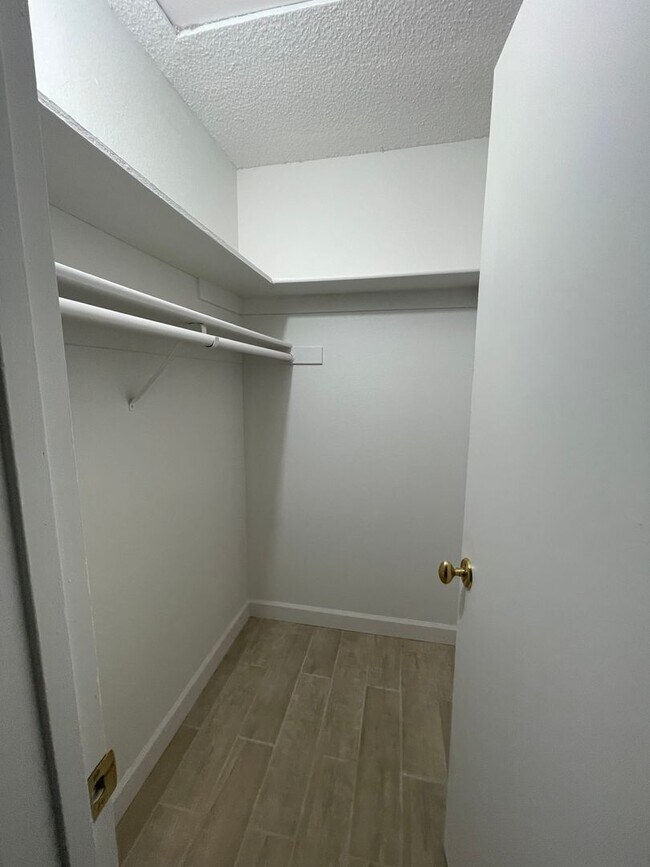 Building Photo - APPLE VALLEY- REFURBISHED 2 BEDROOM , 2 BATHROOM APARTMENT