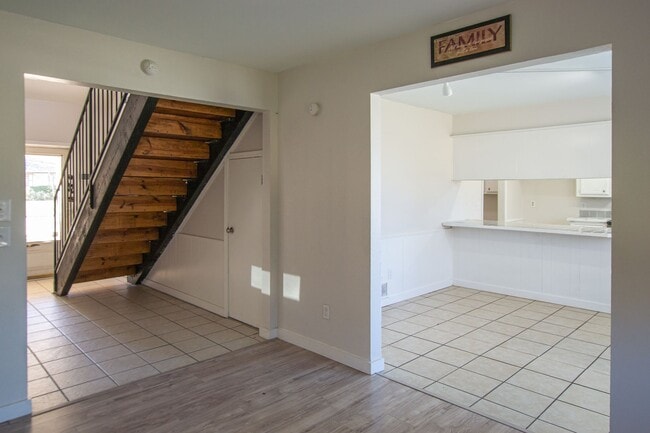 Building Photo - 224 S Bouziden Dr