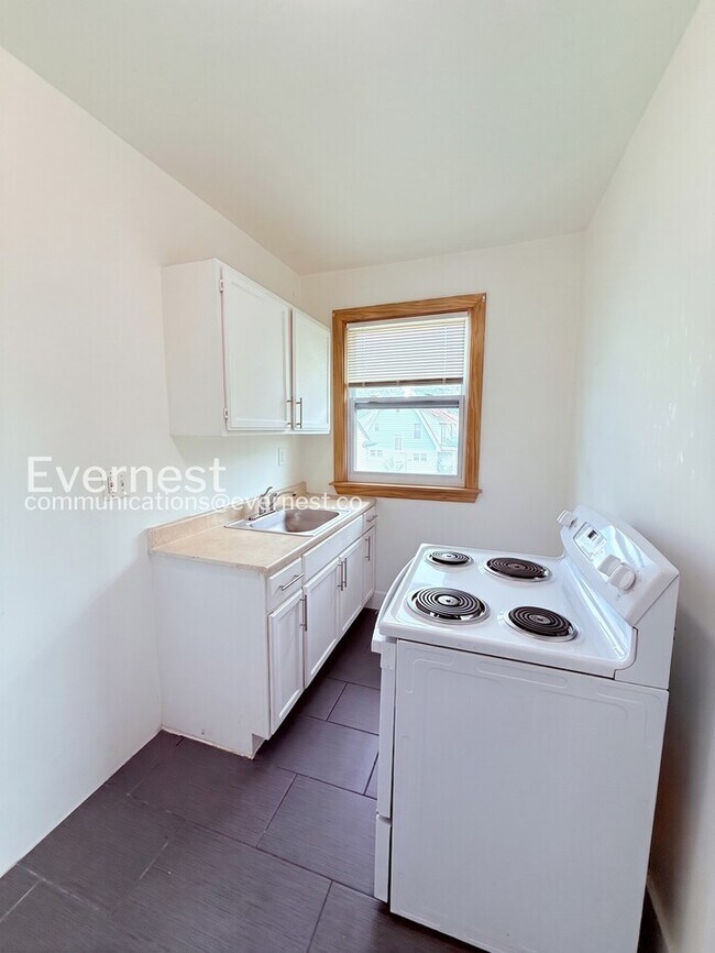 Building Photo - 2541 Monterey St