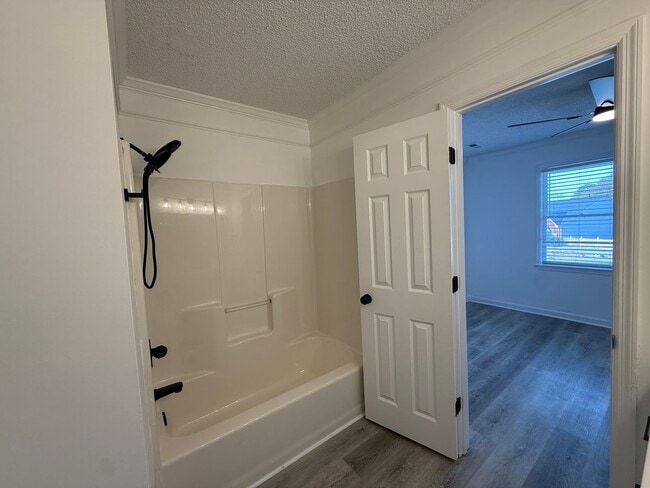 Building Photo - Newly Renovated Townhome 2 Bedroom - 2.5 Bathrooms