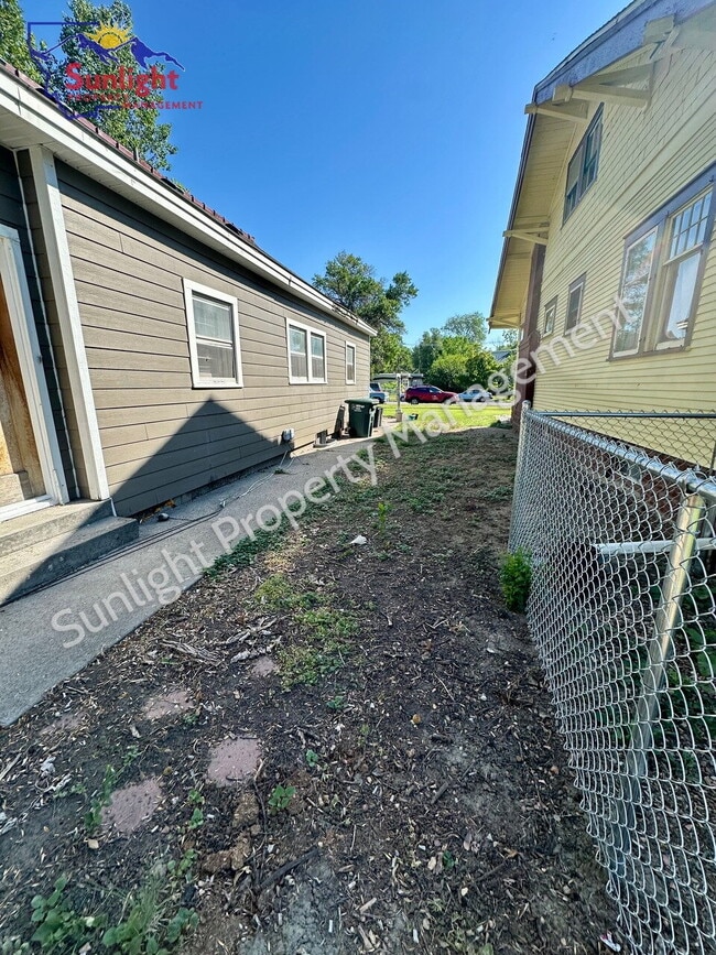 Building Photo - Charming Studio Apartment –Near Hospital!