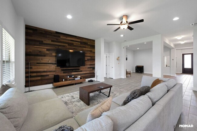 Building Photo - Stunning 4BR House in Leander