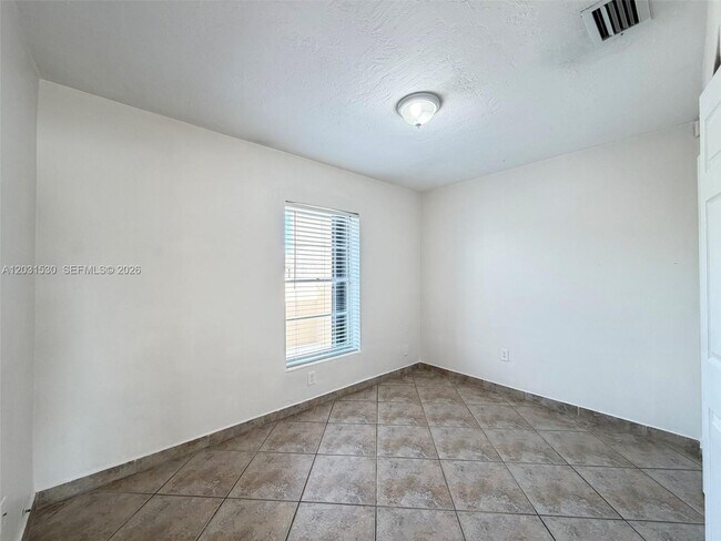 Building Photo - 11760 SW 123rd Ave