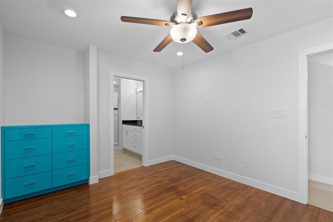 Building Photo - 4607 Ribbecke Ave