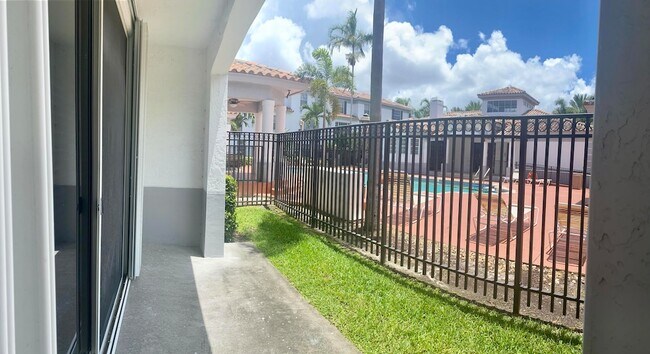 Building Photo - 725 SW 148th Ave