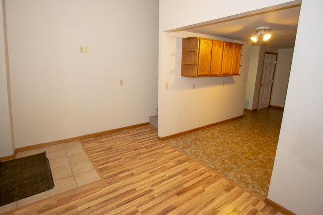 Building Photo - 12 Gas Plant Road Unit 6