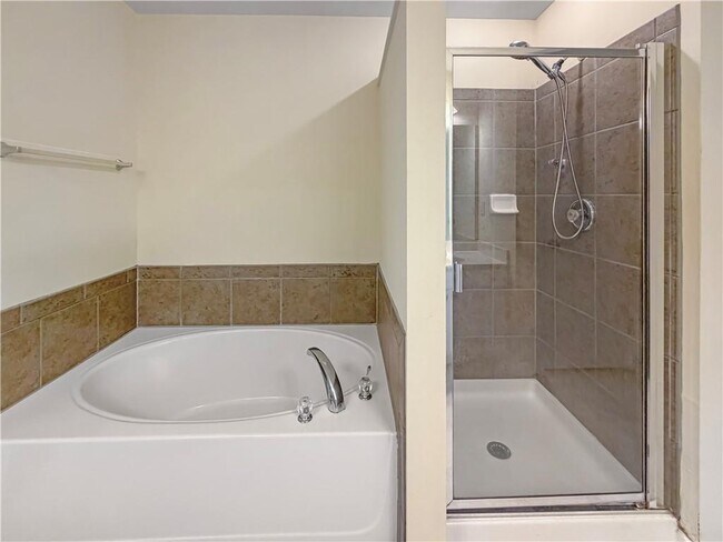 Building Photo - 2380 Fairlie Dr