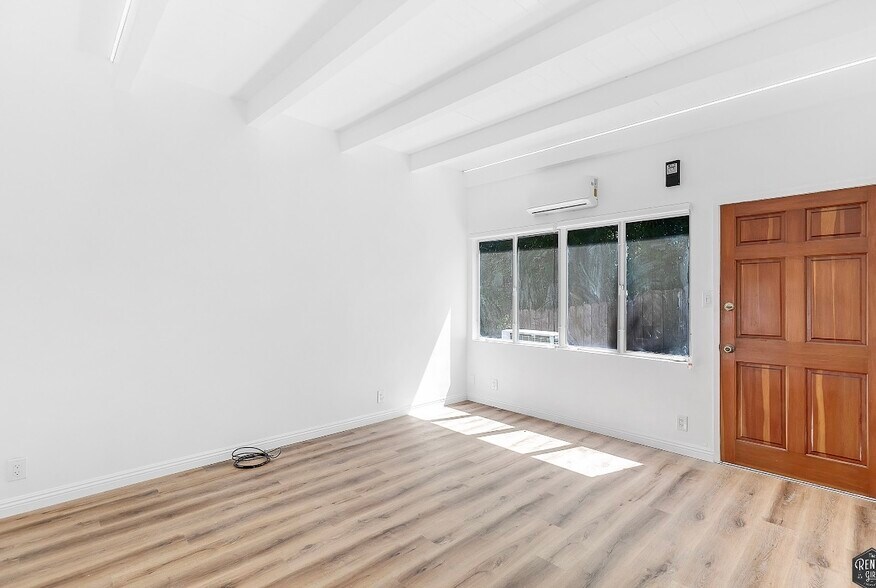 Building Photo - 3623 1/2 Fletcher Dr