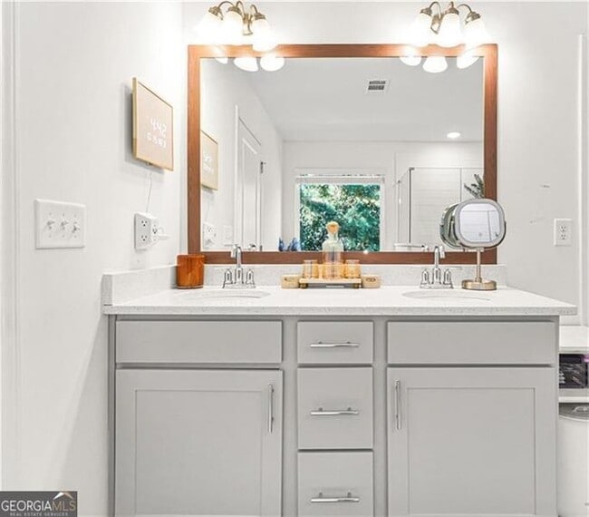 Building Photo - 580 Morrow Ln