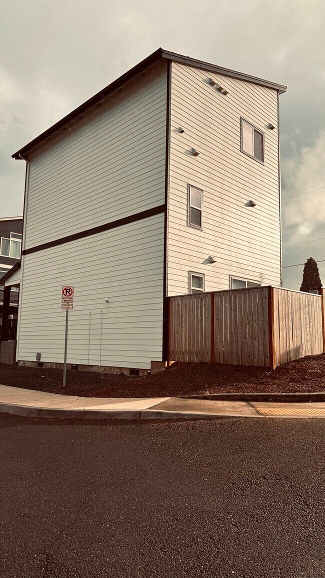 Building Photo - 19724 SW Brandy Ln