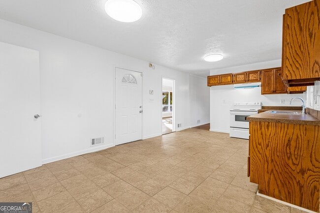 Building Photo - 4140 Rainbow Dr