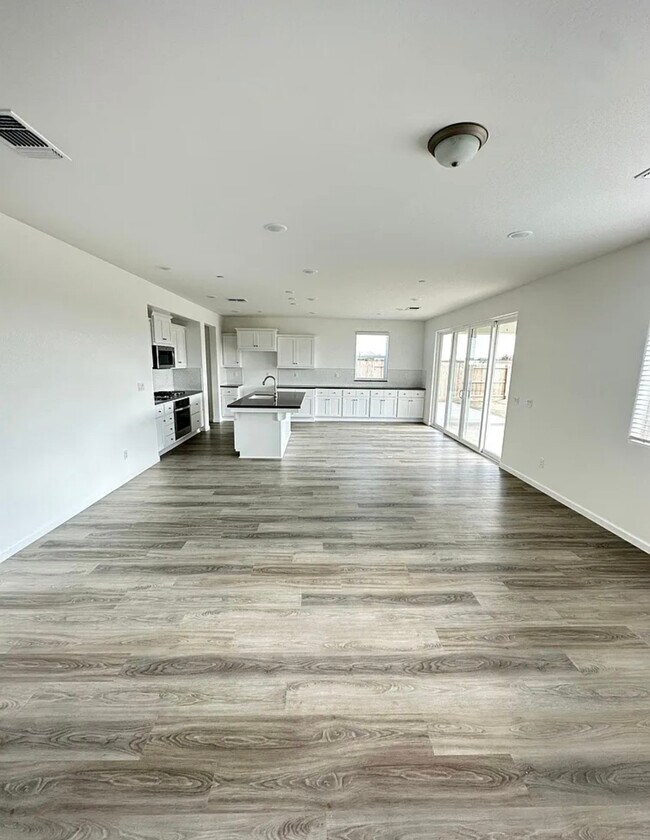 Building Photo - 15835 Santa Clara Ct