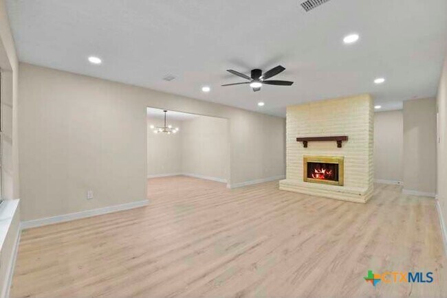 Building Photo - 2326 Aprilmont Dr