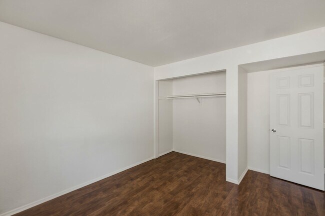 Building Photo - 45 N Phyllis