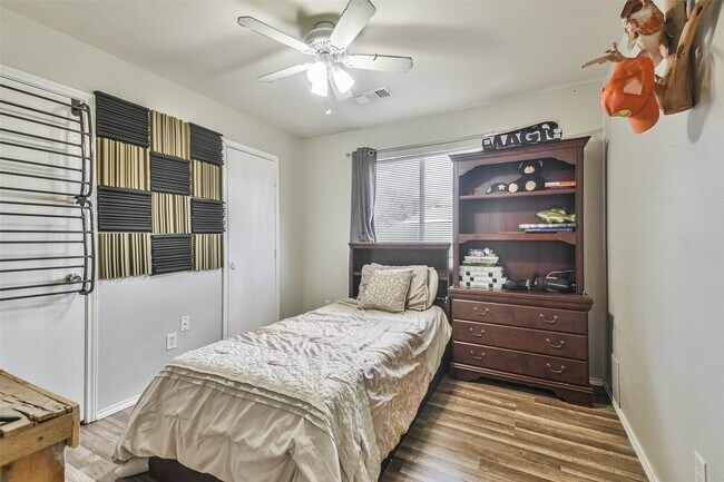 Building Photo - 11735 Pebble Sands Dr