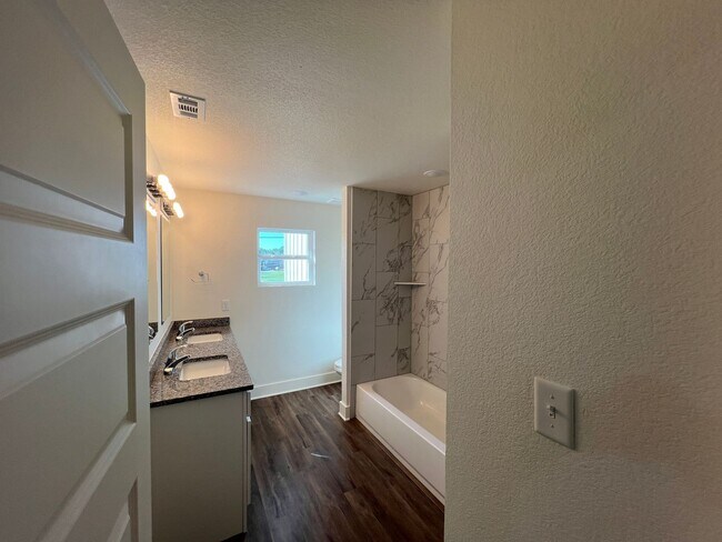 Building Photo - Newly constructed Townhome for rent!