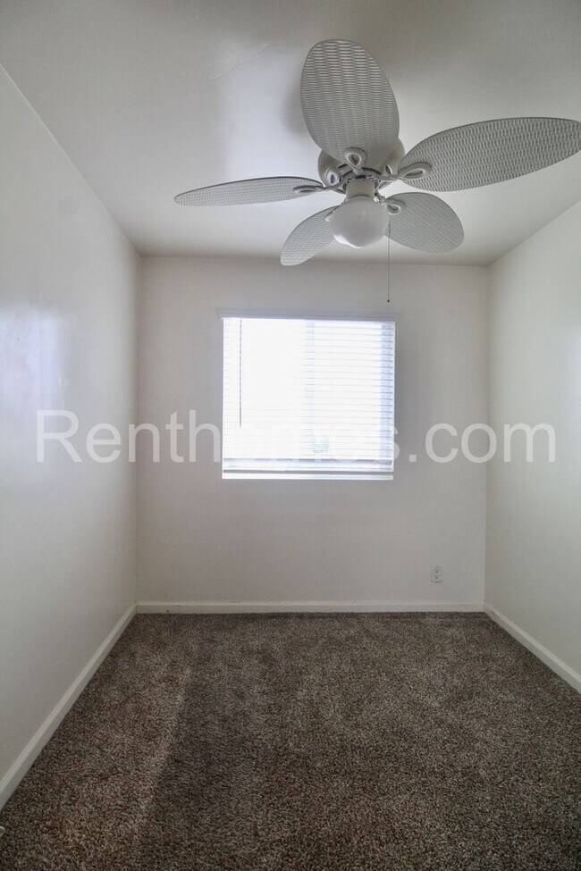 Building Photo - 2345 Comstock St