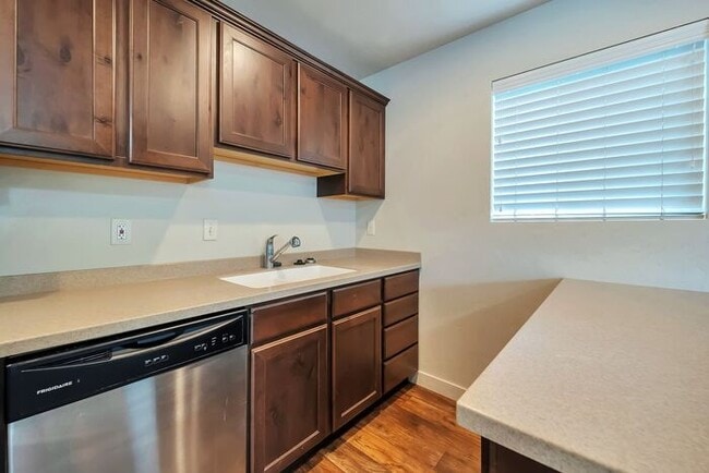Building Photo - Awesome 2 Story Townhome in Vineyard with ...