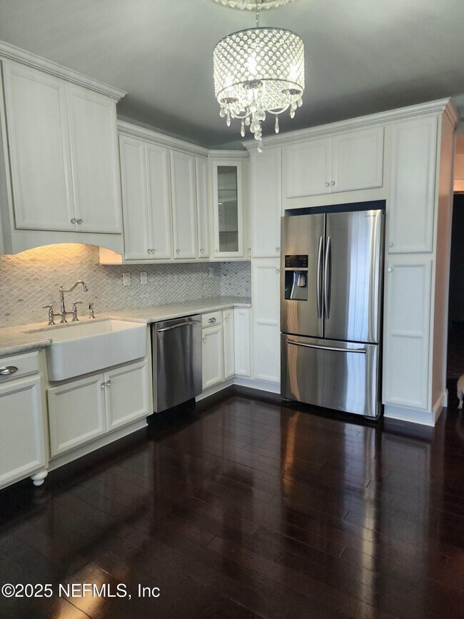 Building Photo - 212 St Johns Ave