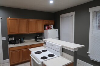 Building Photo - 1515-1517 Summit Street