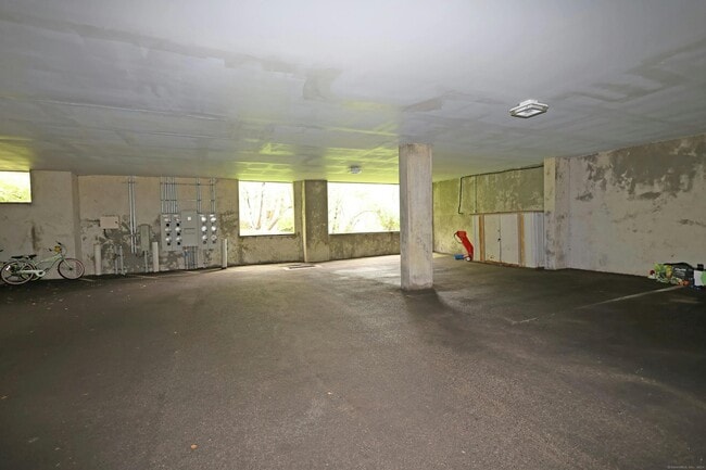 Building Photo - 633 Danbury Rd