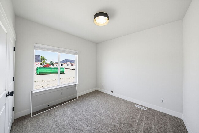Building Photo - 475 E River Rd