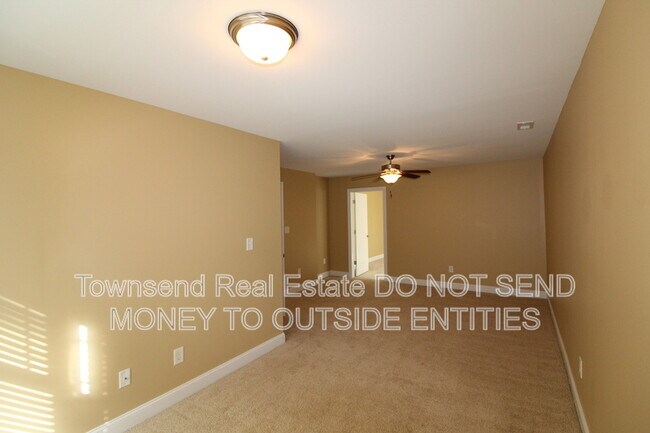 Building Photo - 2210 Westdale Dr