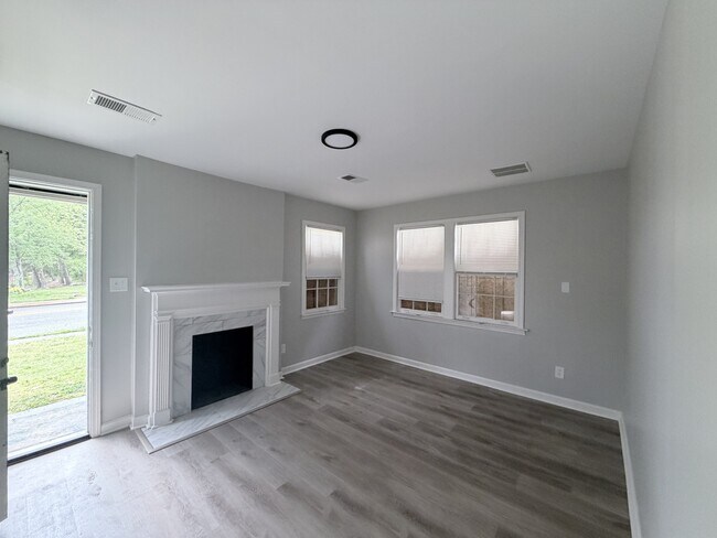 Building Photo - 793 N Hollywood St